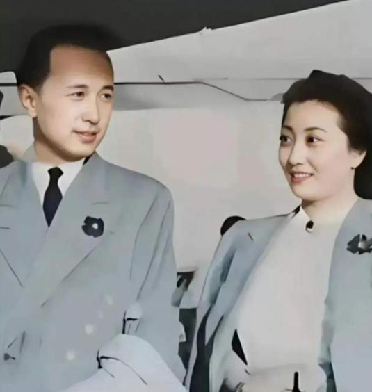 1960年，钱学森在国防部工作，工作时间永远不超过8个小时，从不加夜班，一到点，