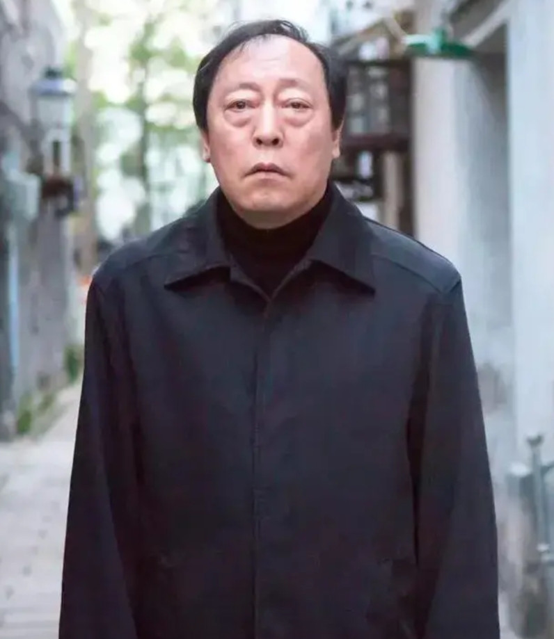 我敢断言，倪大红老师有没有演技已经不重要了，因为他最大的优势，就是他特能熬。