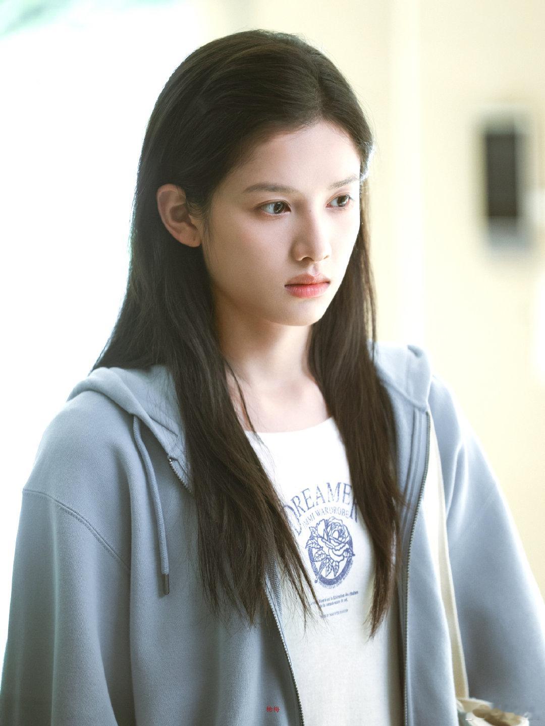 张婧仪演白富美穷学生都有说服力张婧仪美得像生错了年代一张复古电影脸赋予了张婧仪