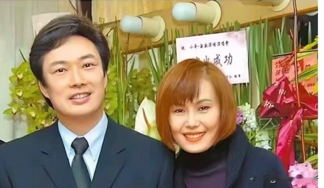 费玉清的晚年生活太惬意了。71岁，没结婚没孩子，一个人住妈妈留下来的三层小楼：