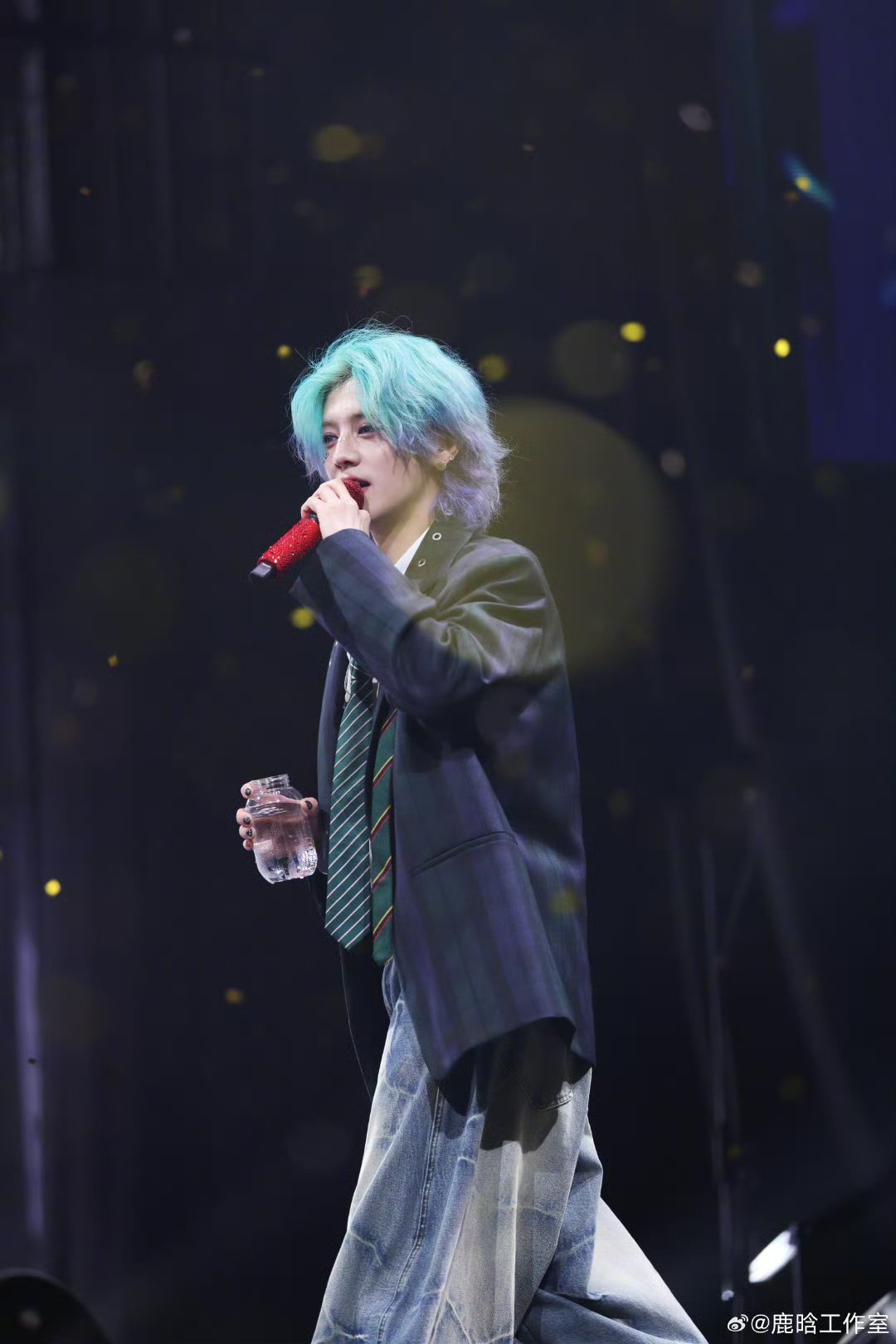美团会员组团看鹿哥演唱会哇塞被鹿晗这个发色帅到了，想去看现场！​​​