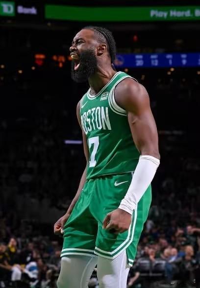 布朗爆发!凯尔特人125:105大胜骑士,看看球员数据,谁是赢球功臣?!1、