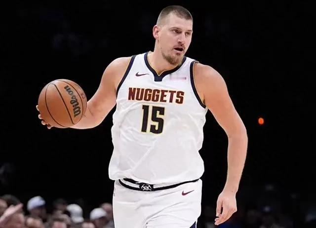 掘狼冲突引爆球场！约基奇怒怼麦丹“违反潜规则”，1-3绝境下全员表态比赛还剩