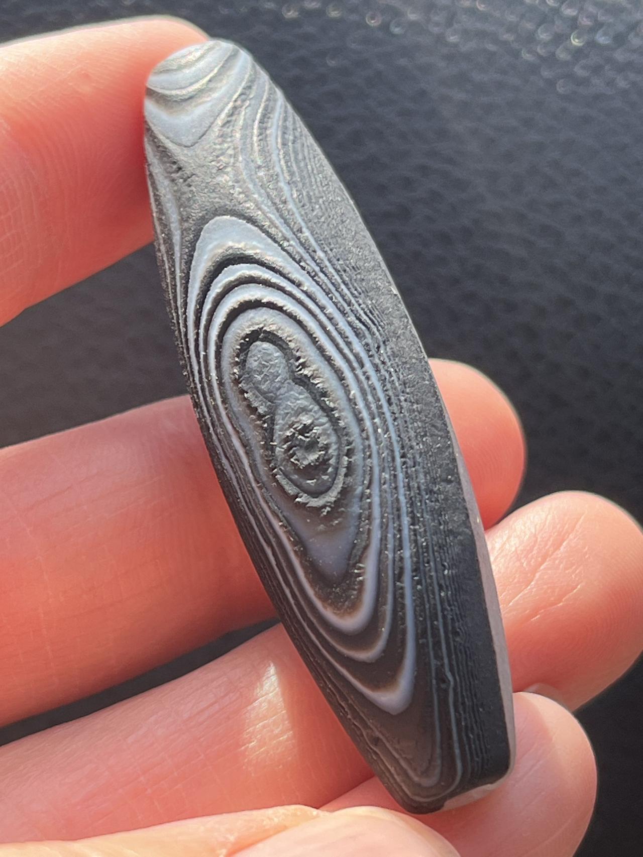 晒出你的奇石玩石寻乐，心归自然。奇石乐子，经岁月打磨，形奇纹美，质朴耐看。闲时赏