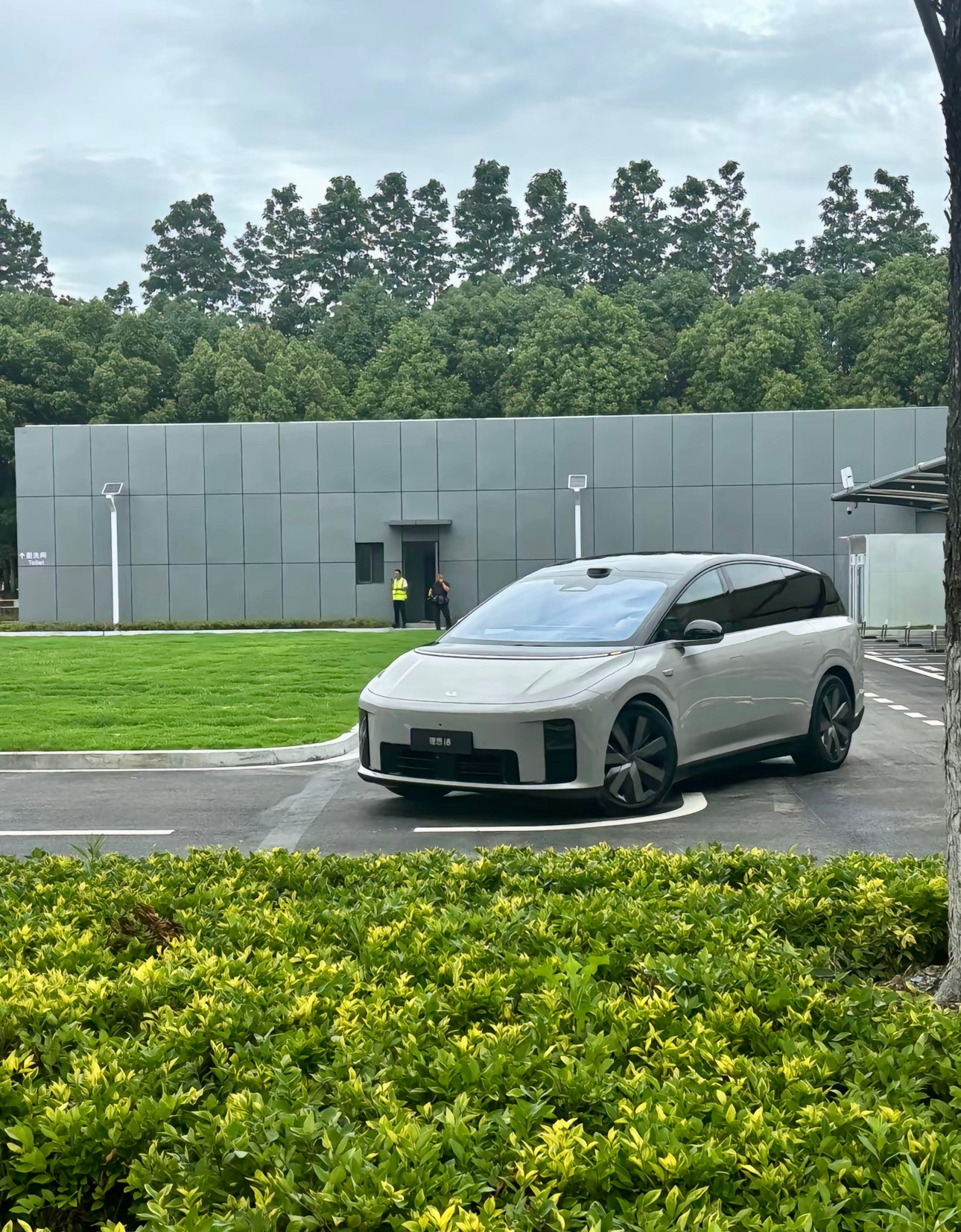 理想i8实车真的不要太帅！​​​