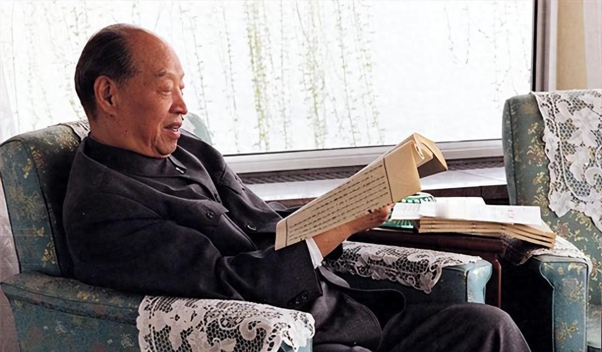 彭德怀因故未能出席三线建设座谈会，彭真特地派人邀请，并告知大家可以先在院里等候