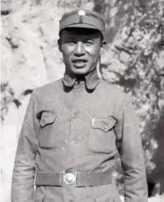 1941年3000多日军压过来，吕正操通知撤离时，朱占魁正啃着玉米饼子，笑着说：