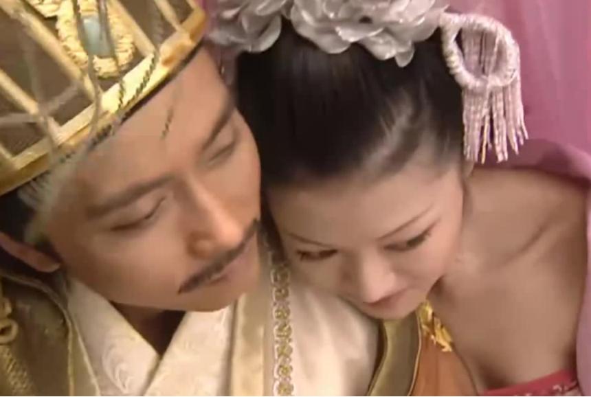 公元617年，李密护送杨广的萧贵妃回扬州，途中客栈休息时，李密夜里偷偷爬到萧贵妃