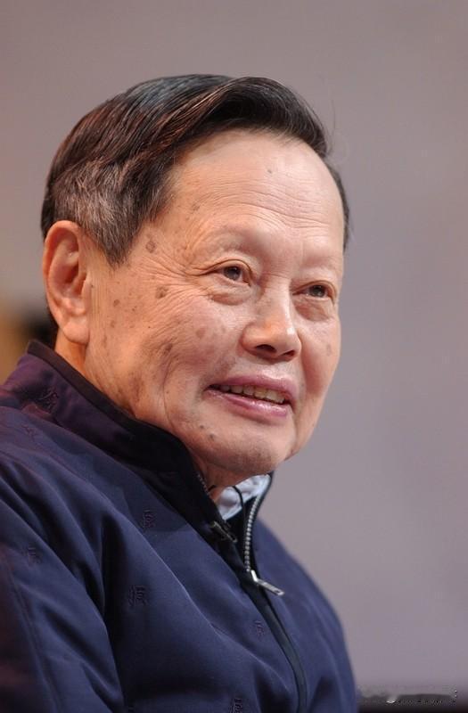 杨振宁确认去世，享年103岁。物理学四大神明：牛顿，爱因斯坦，麦克斯韦，还有