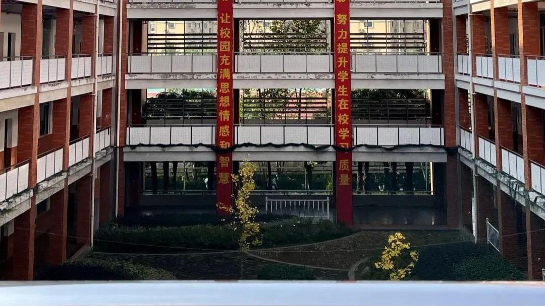 感谢领导的不提拔之恩,才让我在学校平安无事干到退休
