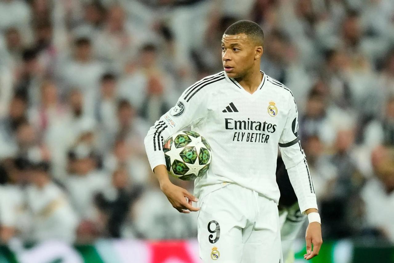 皇马和拜仁的欧洲德比，姆巴佩各种表现，媒体可以给出的评价，大家看看是不是这样？