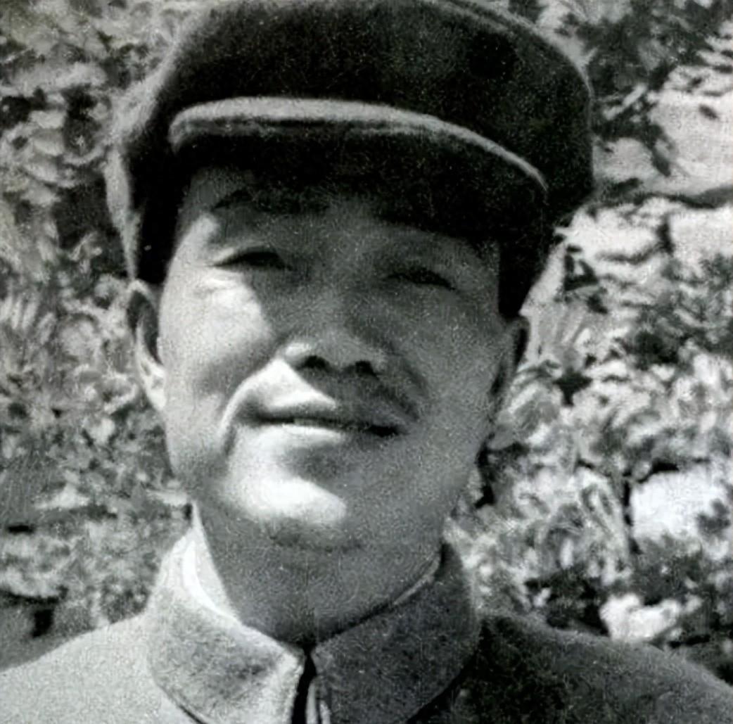 胡乔木癌症晚期疼痛难忍，临终前紧紧握住妻子的手，坦言自己还有一个心愿未曾实现！