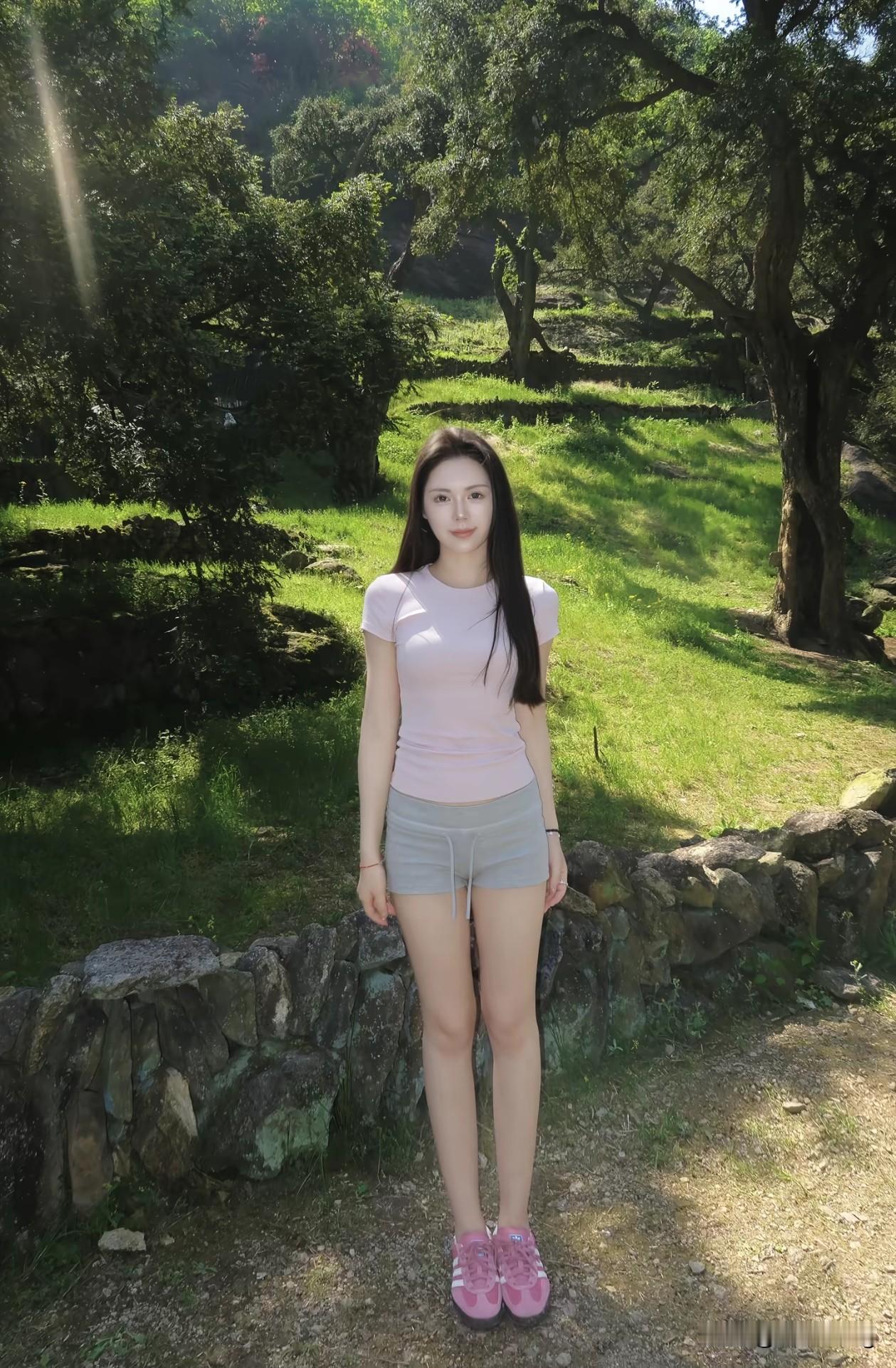 山林、清风与阳光，是周末最好的礼物。在绿意里放空，在山野间撒野，把生活调成自己喜