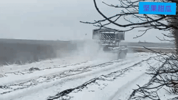 库皮扬斯克的乌军就是这样被消耗掉。西部军区的一个TOS-1A“太阳”重型火焰喷