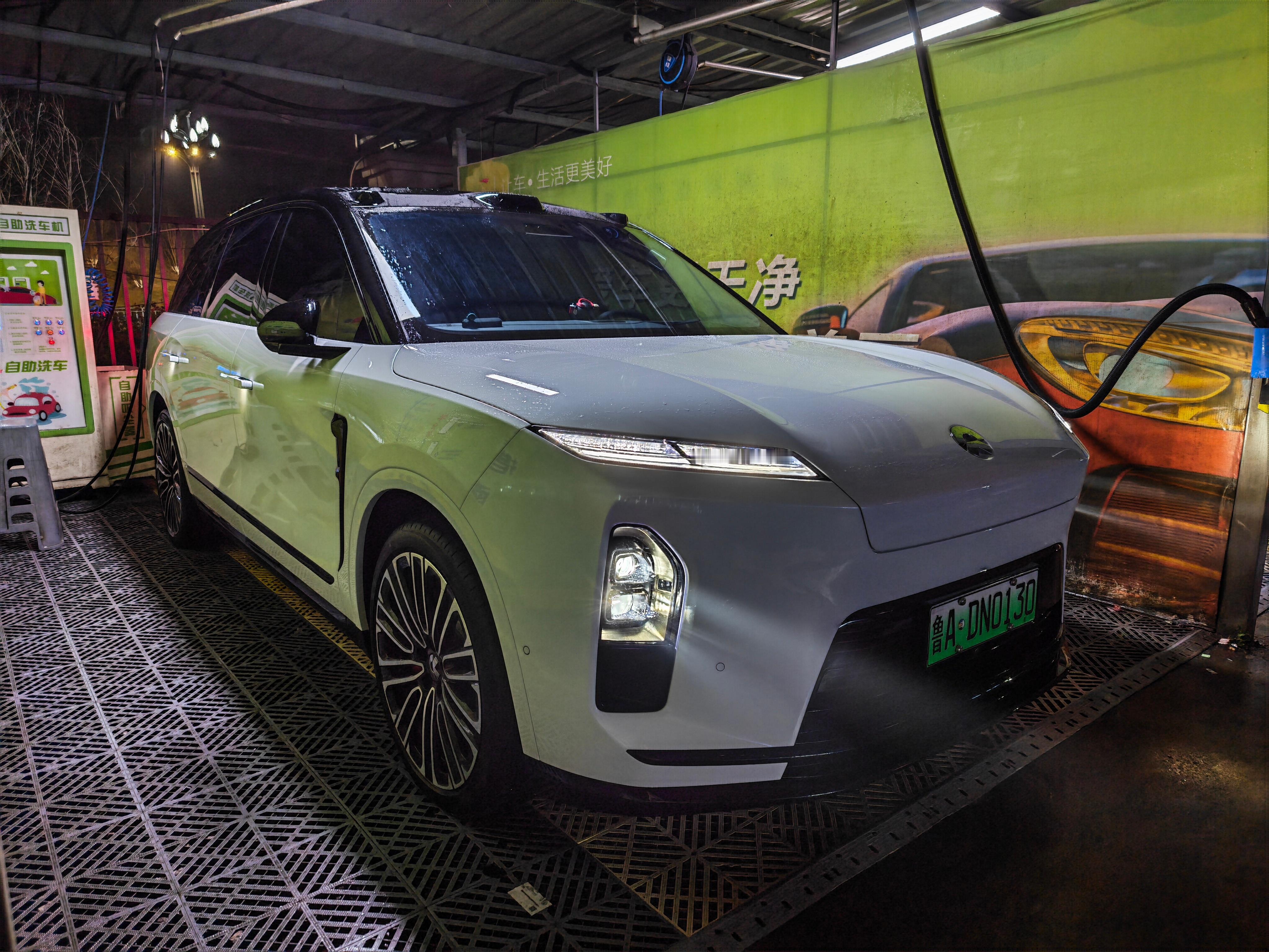 找不到洗车，还是自己洗了，干干净净过年