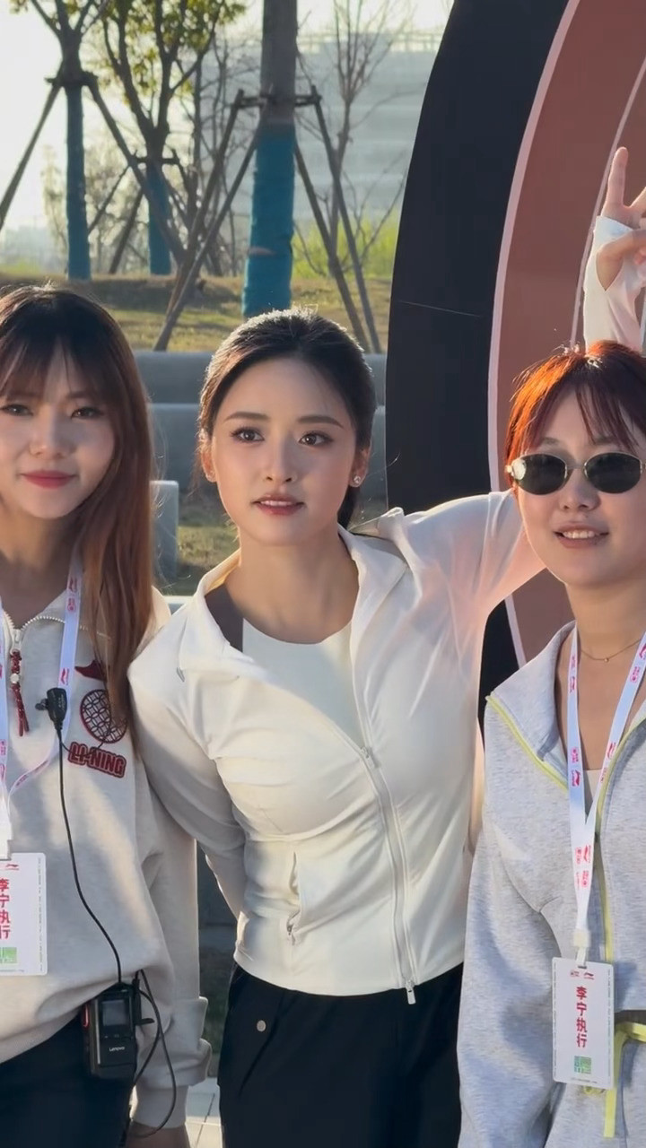 沈月今日线下活动丨完全青春女大来的