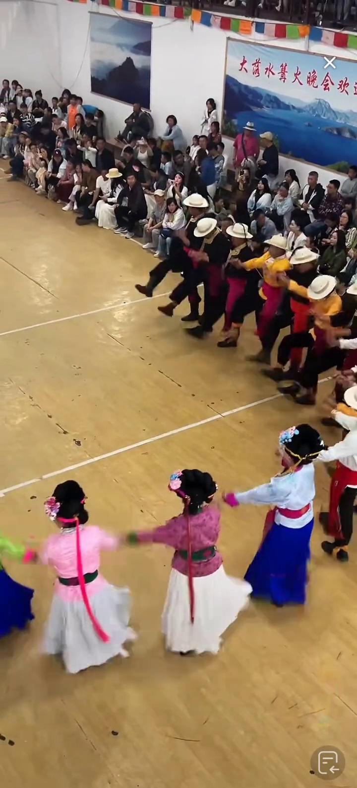 泸沽湖摩梭人的走婚。泸沽湖摩梭人的走婚是很神圣的存在，所以大家可以看到通过拉姆