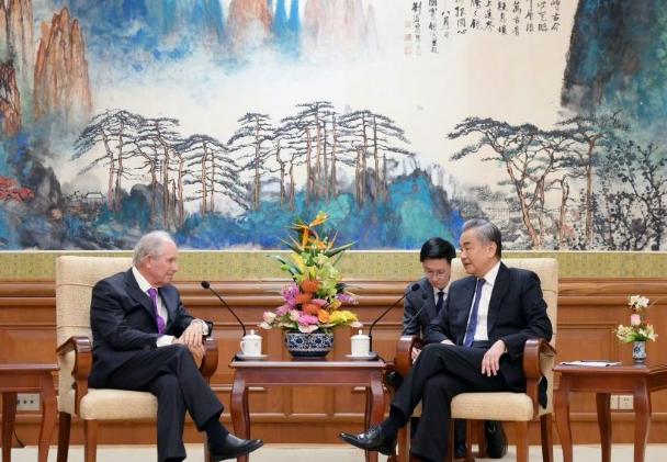 中国和黑石集团谈好了10月16日，中共中央政治局委员、中央外办主任王毅在北京会