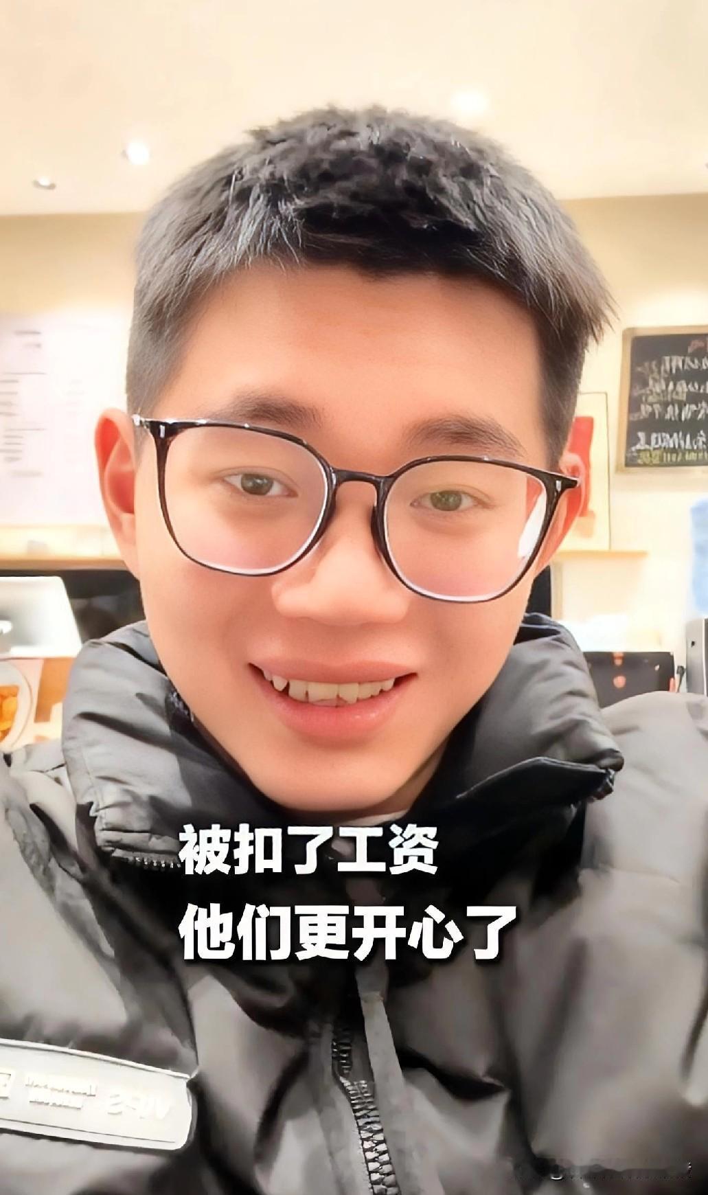 一个餐饮店老板为应对12月份淡季，没什么利润，专门想出来一个方案：就是每人多放5