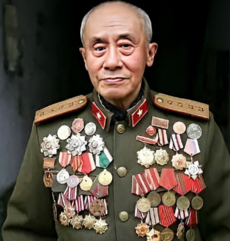 1938年，几十个日军脱下衣服在河中洗澡时，被路过的一名八路军战士看到，他当即开