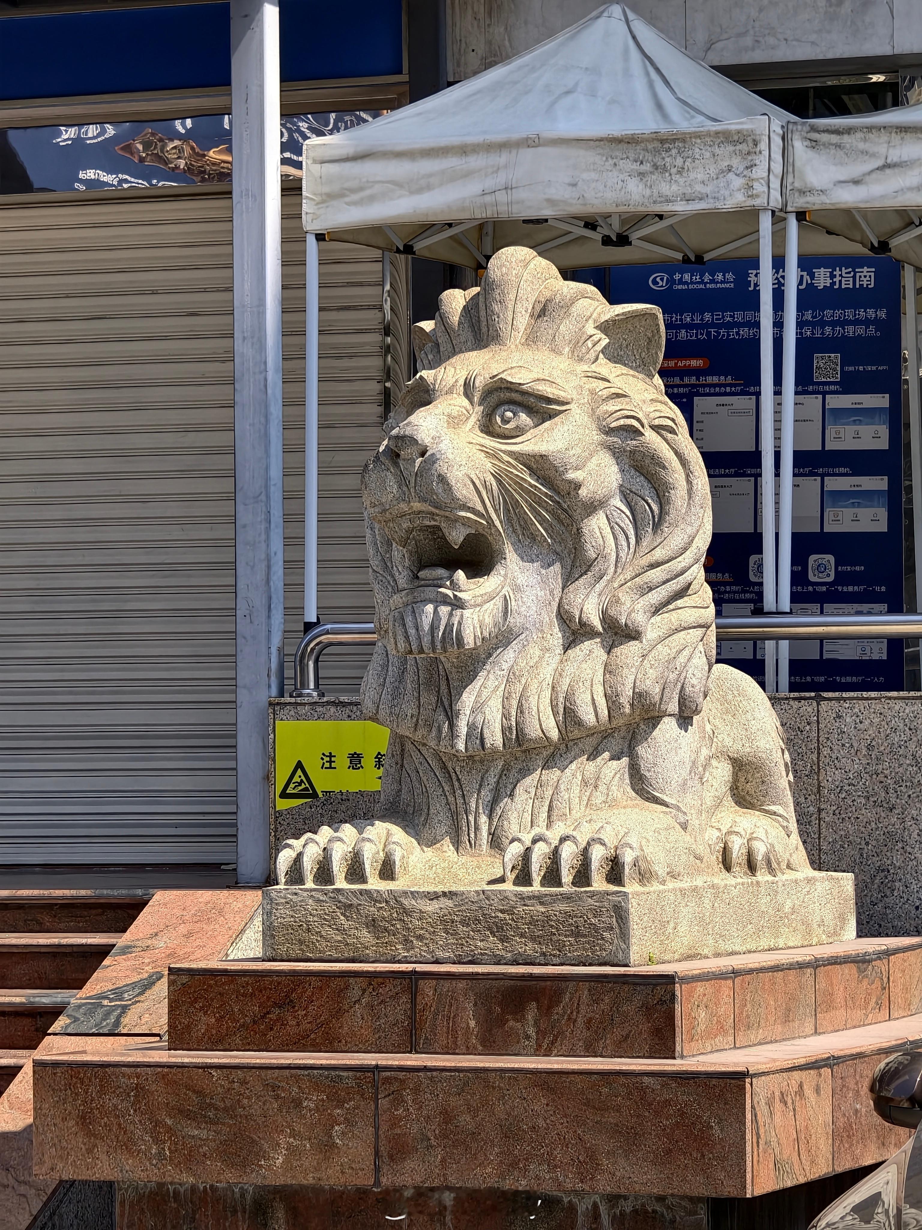 娃说左边（图1）这只是母狮子因为看娃看抑郁了