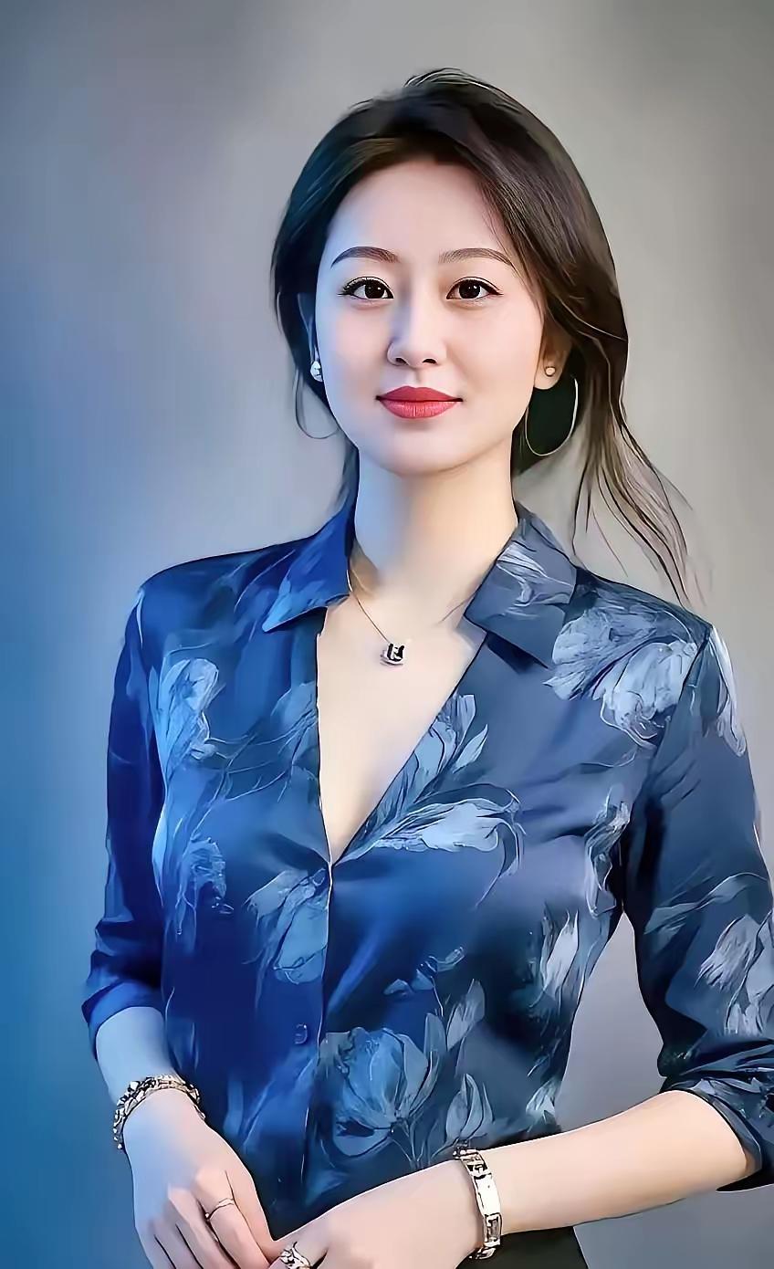 大概90%的男人不会拒绝这样“一见倾心”的美女吧？高贵儒雅的气质，貌若天仙的容