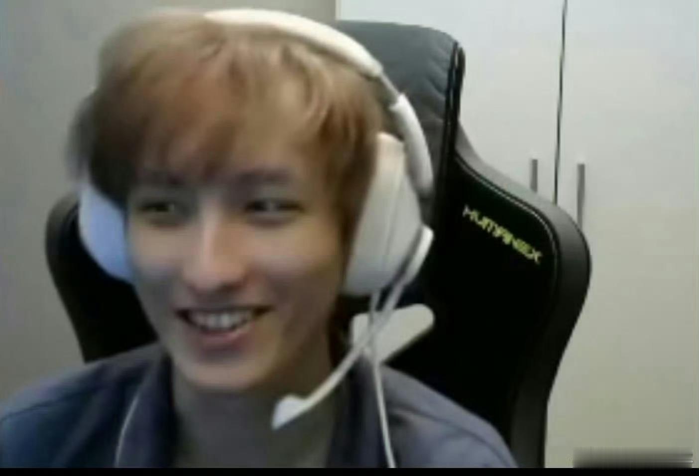 皮鞋：哥哥每天给我发的最多的就是这东南亚猴子玩不了，赢了也在骂，输了也在骂dot