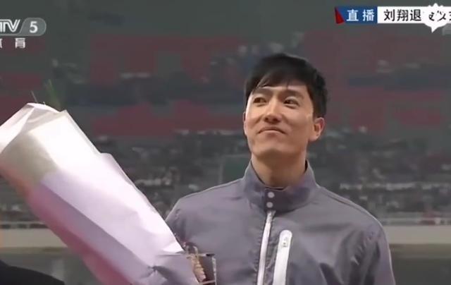 刘翔退役风波再升级了！现在解决问题的办法就是，刘翔把这11年从上海体育局拿的钱和