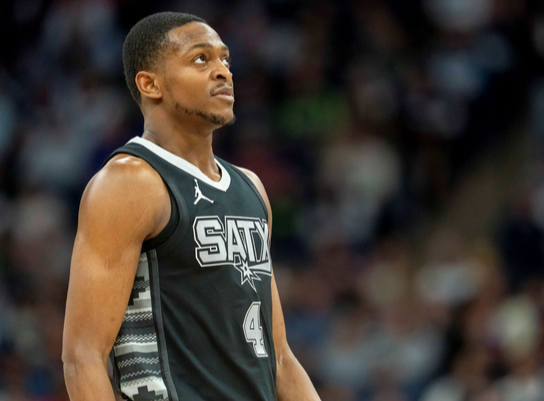 福克斯用库里赞美文班的原因福克斯第一次季后赛是2022-23赛季，那次是国王时