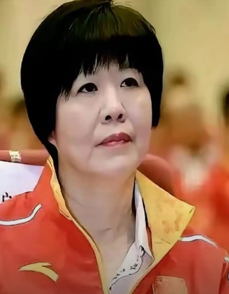 为了洛杉矶奥运会，体育总局应该让郎平作为女排国家队的总教练，带领前弟子朱婷，颜妮