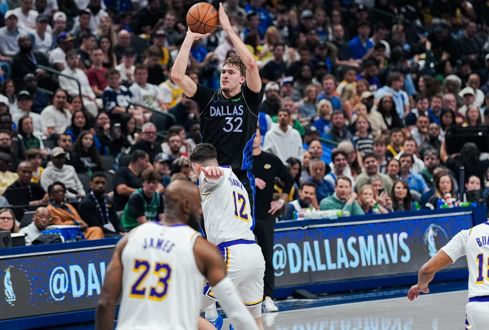 看了弗拉格这个表现，感觉独行侠的前景比马刺还光明今年独行侠再抽个前5顺位，下