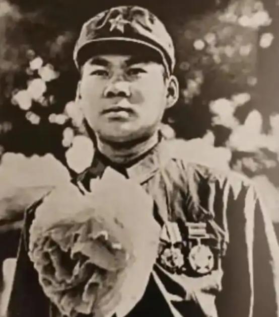 1979年，我军战士巡逻时，意外发现一个手脚溃烂之人，他身上有一支枪和300发子