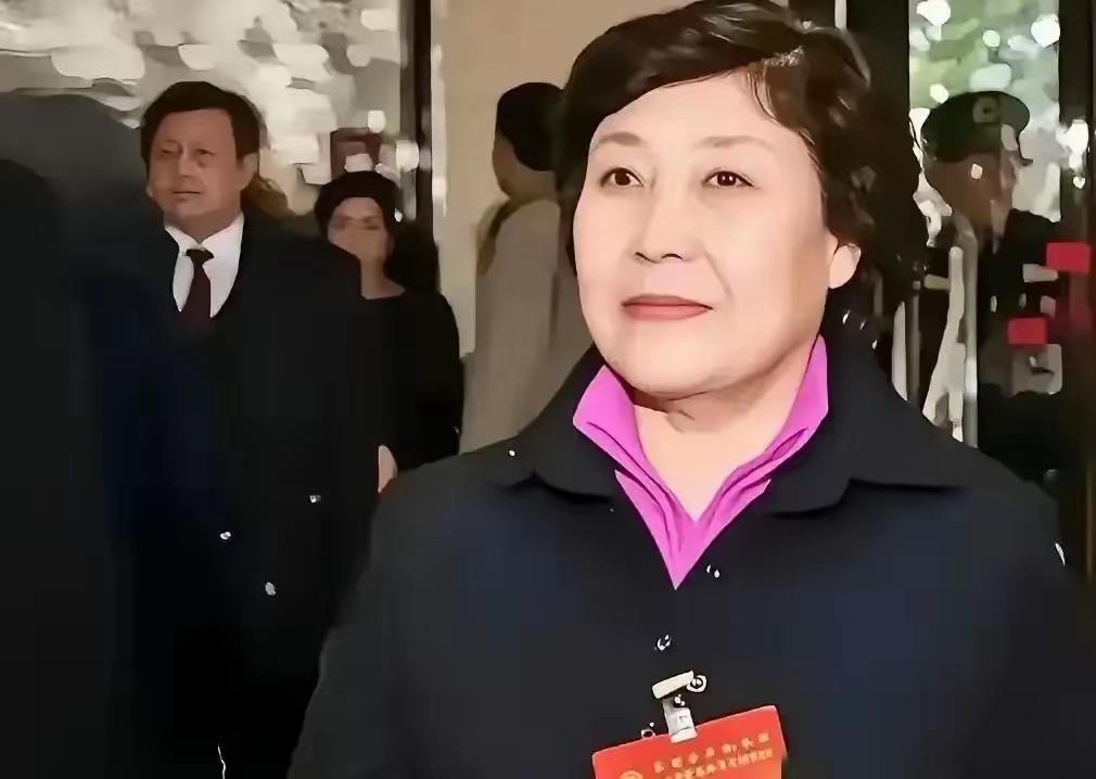 别再说郭凤莲“违背国情”，她才是读懂农村养老真相的人总有人给郭凤莲扣帽子，说