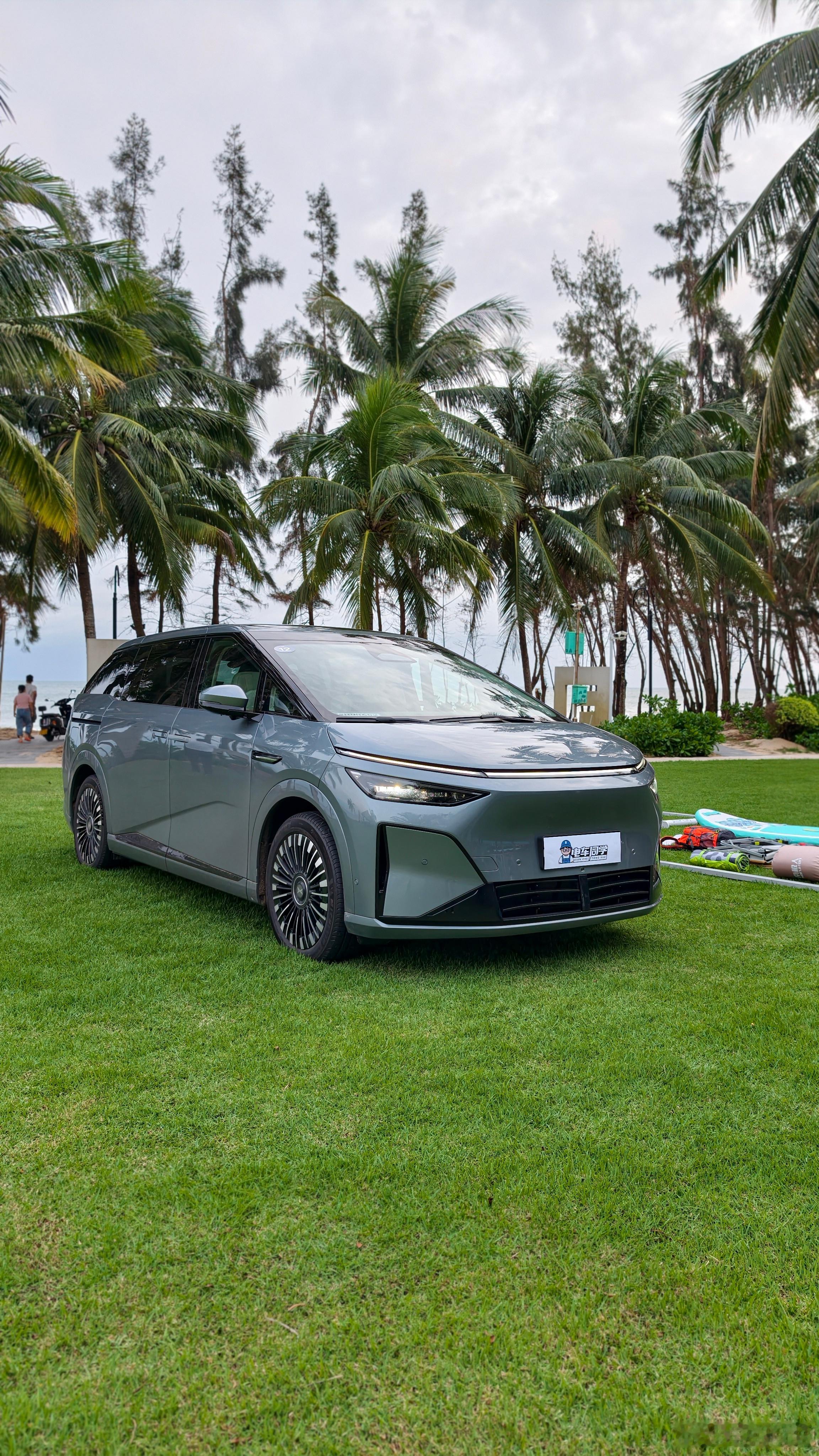 上周在三亚试完了小鹏X9增程版，目前解密了的静态部分，上一条视频没看完的同学