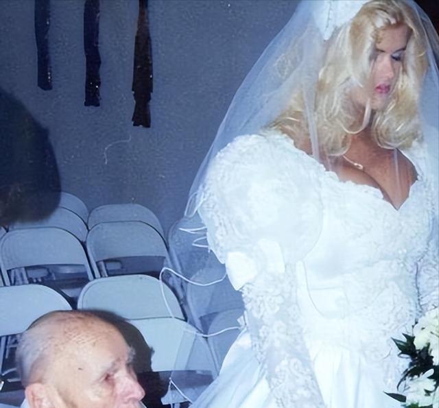 🌞1994年，89岁高龄的石油大亨，娶了26岁脱衣舞女郎，新婚才14个月后