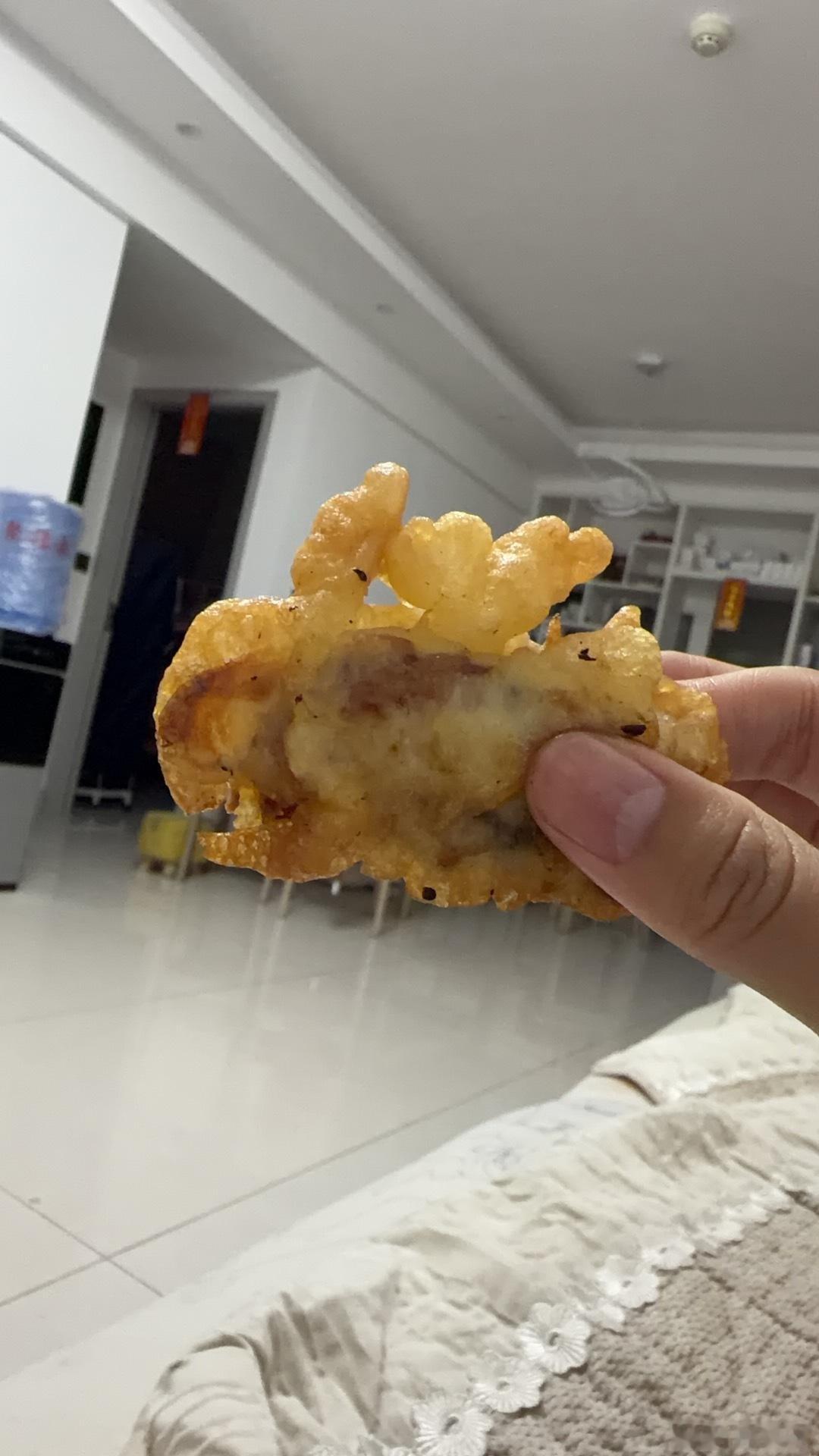 爸妈给的茄盒，馅是瘦肉+鱼肉，我真的好爱！刚好睡着了半个小时然后醒来去搭队友，