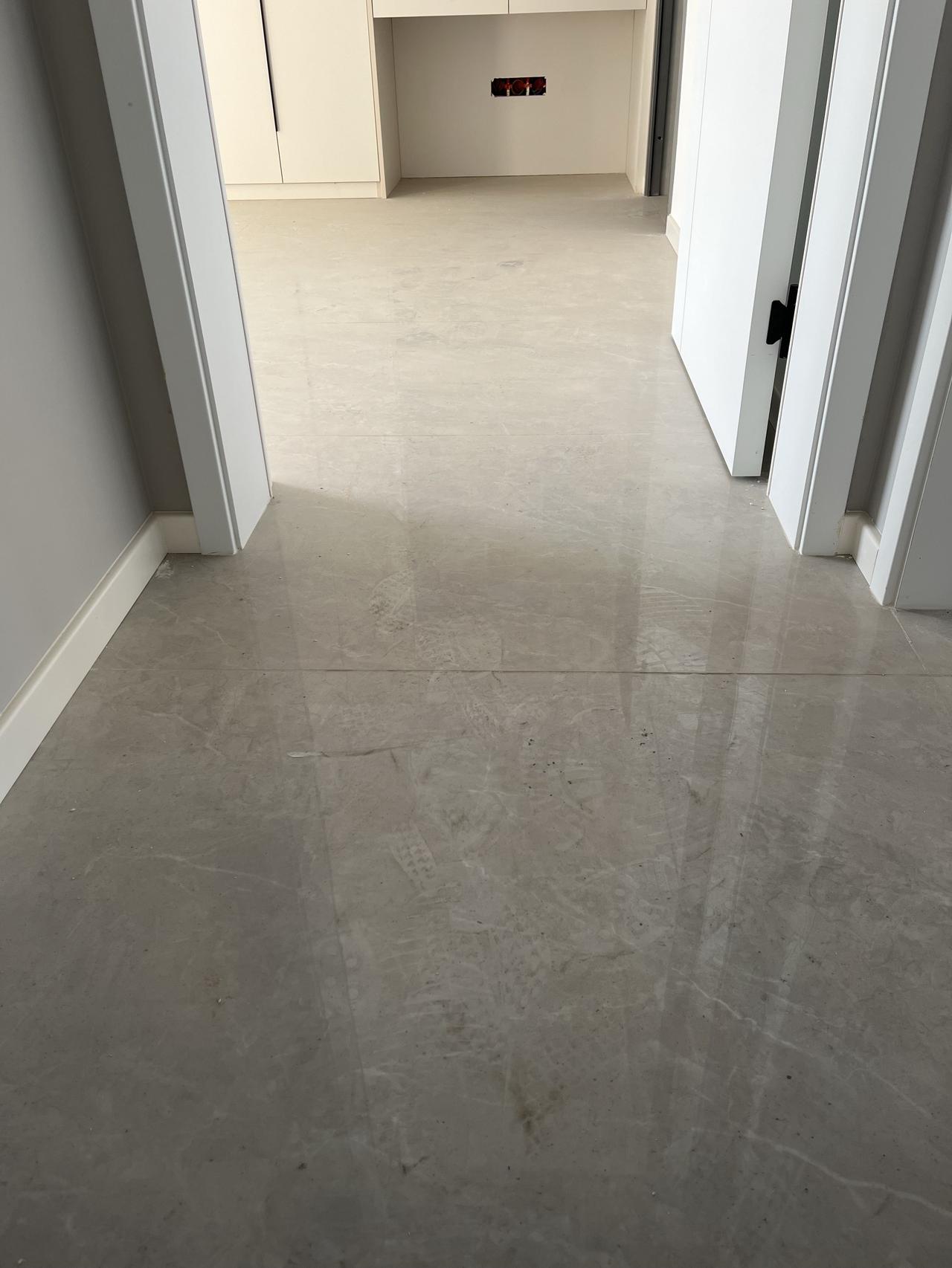 真纳闷！新装修的房子，门窗关得严严实实，空置俩月开门一看，居然积了层厚灰——这灰