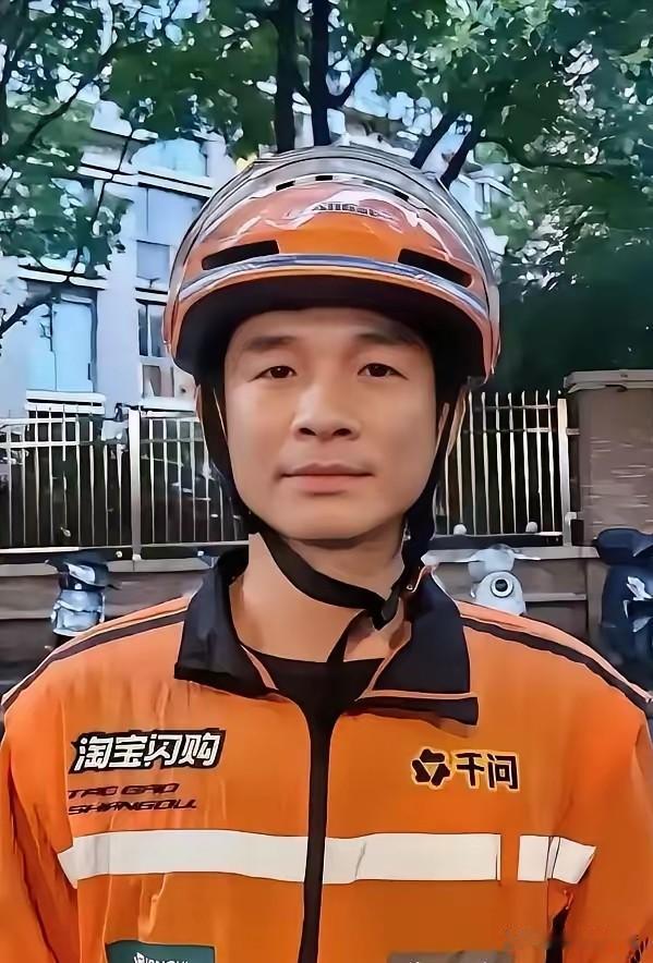 上海外卖员潘兆斌，被中央政法委点名表彰；潘兆斌在3月24日送外卖的时候，看见一个