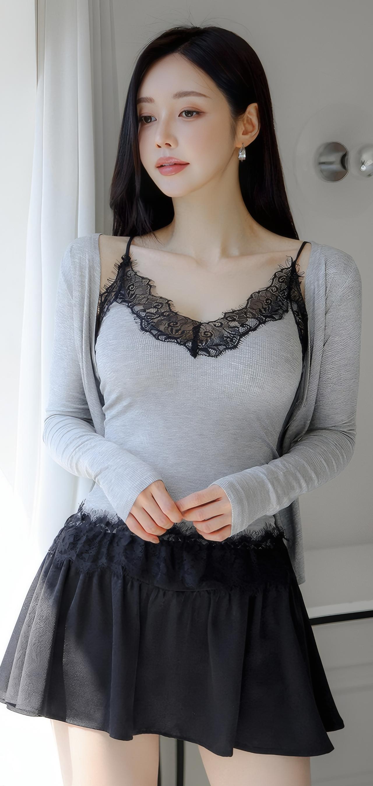 甜美少女风穿搭，黑色蕾丝裙搭配灰色针织衫，清新自然！