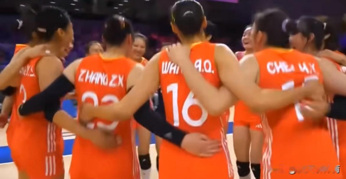 破防了[哭哭][哭哭]大早上就被这支顽强的中国女排给整破防了，0-2落后，大家都