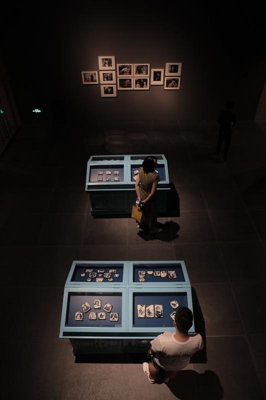 成年人坚持读书的意义是什么?成年人坚持读书的意义可太多了。它是一场自我重塑的旅