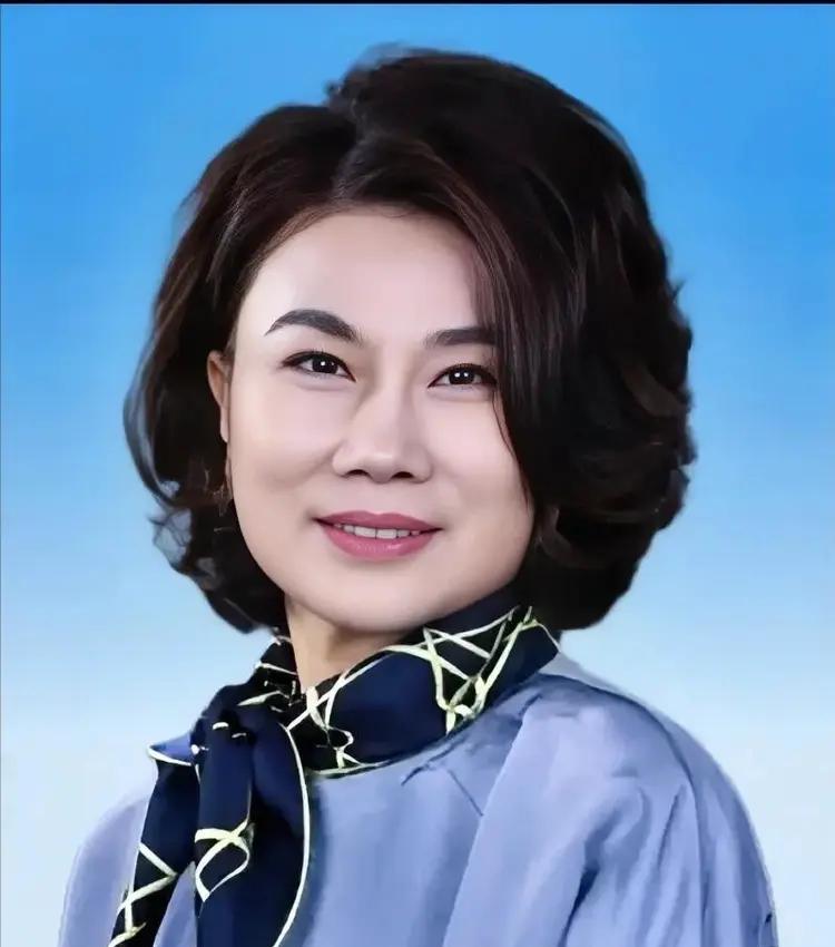 一次，俞敏洪问董明珠：“为什么你丈夫去世将近30年你都没有再婚？”董明珠也不藏着