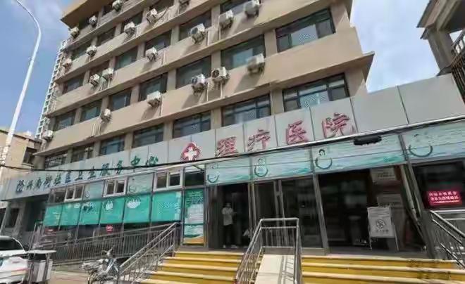 三甲医院大规模裁员！门诊挤爆却连年亏损，钱到底去哪了？全网看不懂的怪象：三