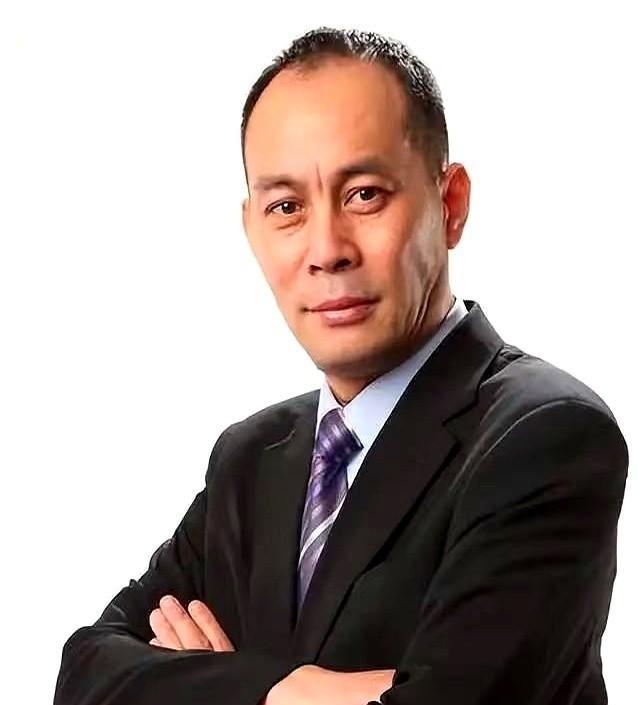 深夜接到一个电话，张光北连夜冲出剧组，导演没拦，只说了一个字：“去！”电话那