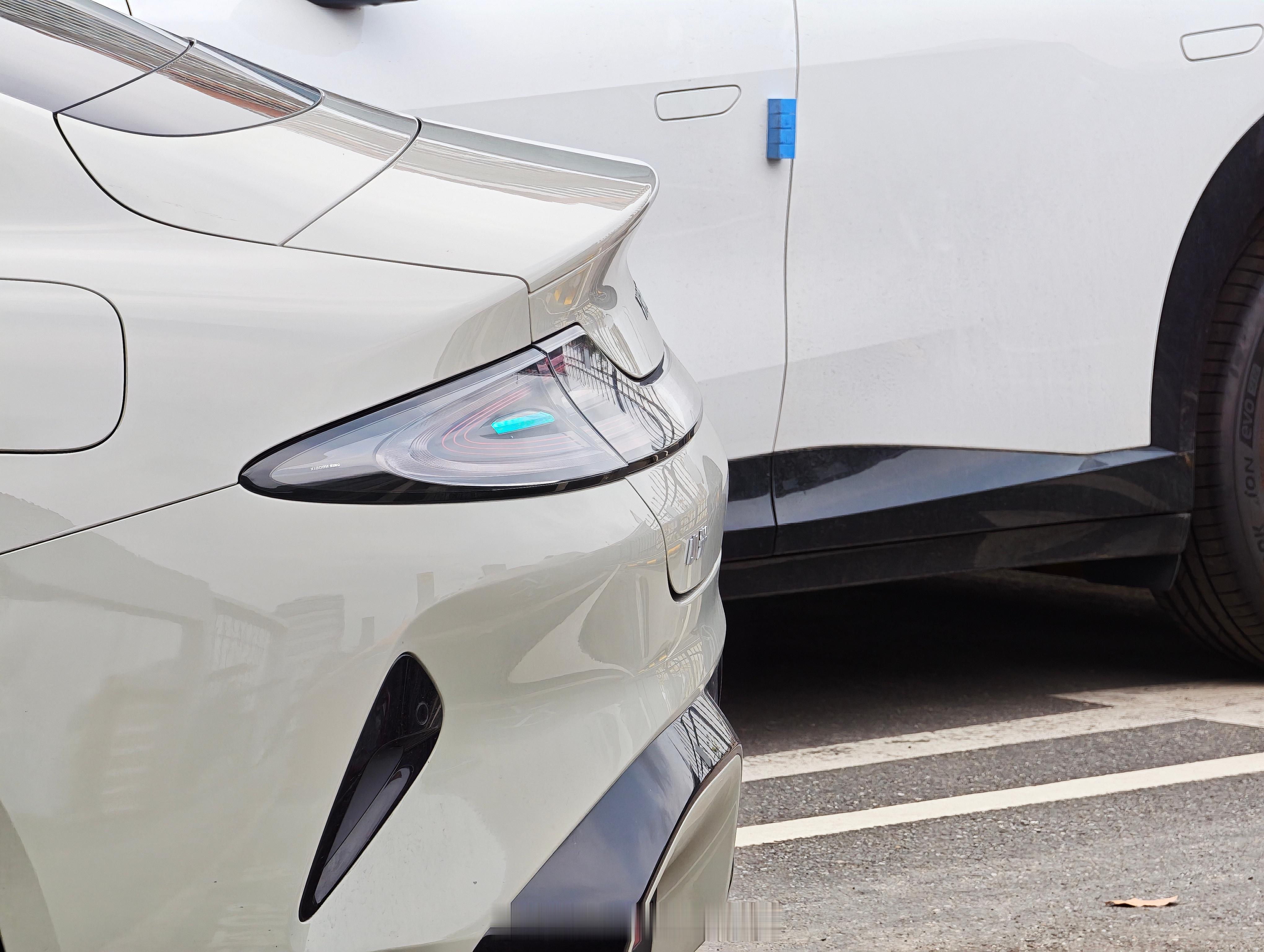 前几天试驾了新SU7标准版，忘了写试驾报告了我是直接去店里约的试驾，试驾车就是最