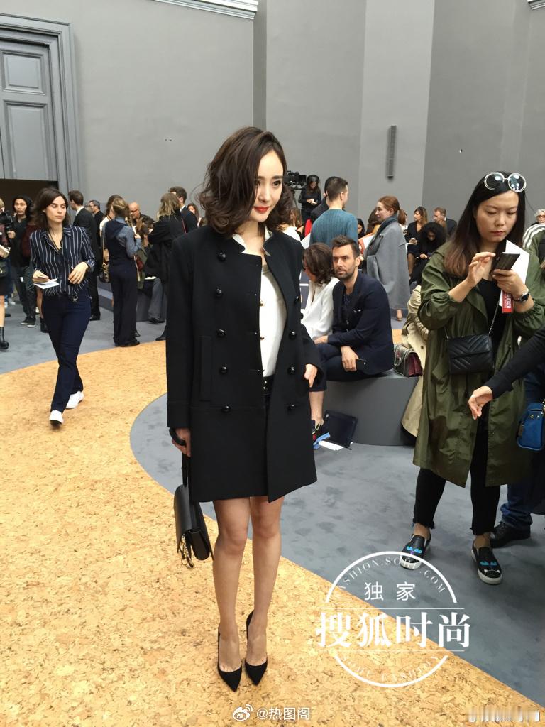 杨幂巴黎时装周看秀现场