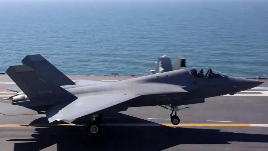 【印媒：就电磁弹射而言，歼-35击败了F-35C】印度“经济时报”在谈及福建舰