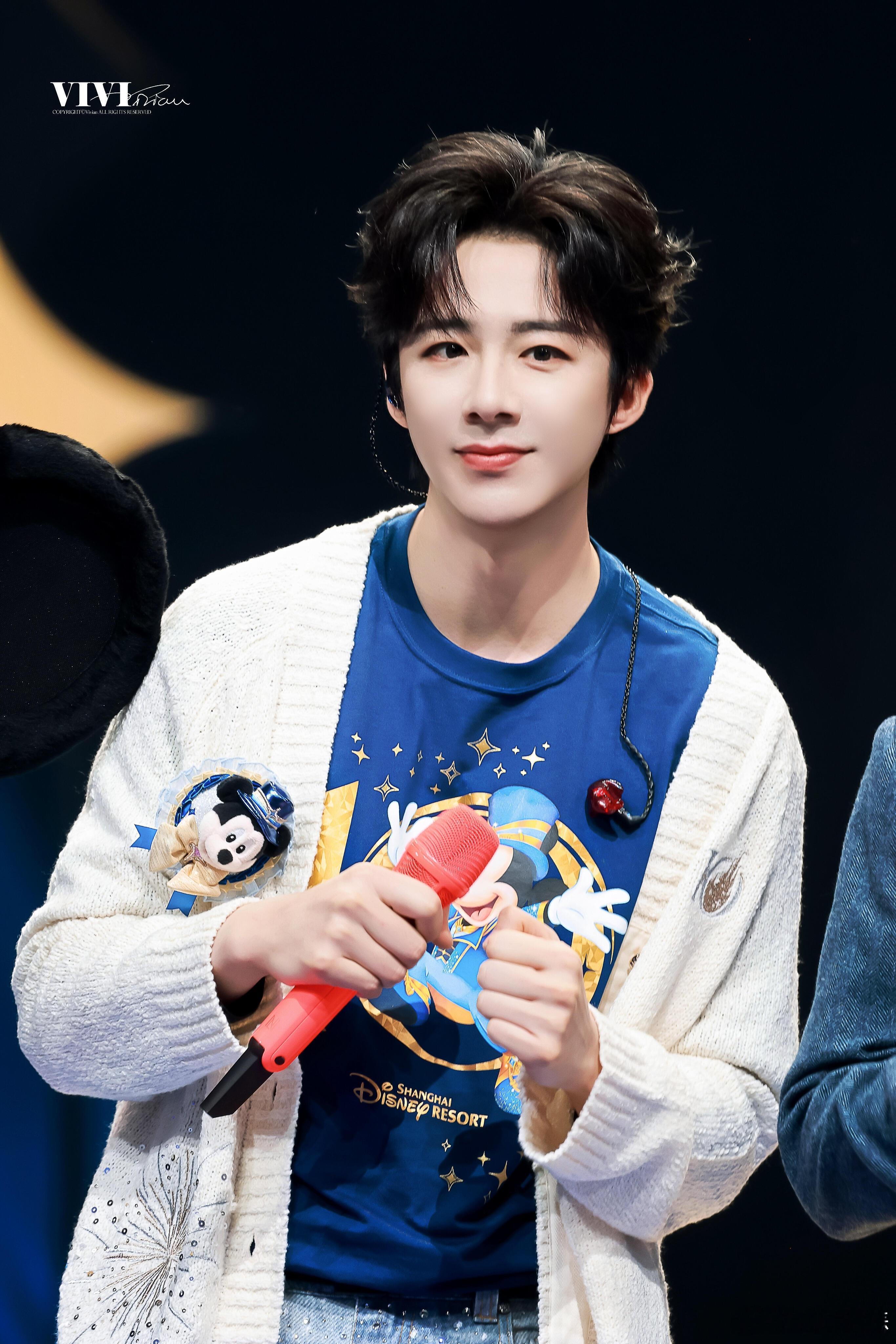 刘宇宁直播历经世事仍怀少年坦荡不恋浮华不慌不忙成为无数人心中的光刘宇宁