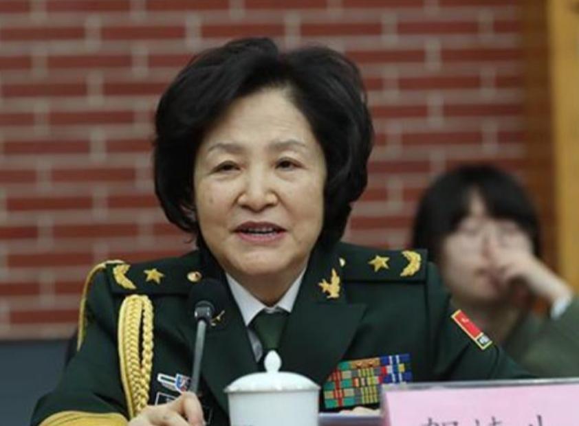 贺捷生被军阀杨森侄女收养，晚年忆养母：我对她说不上是什么感觉［1944年仲夏的