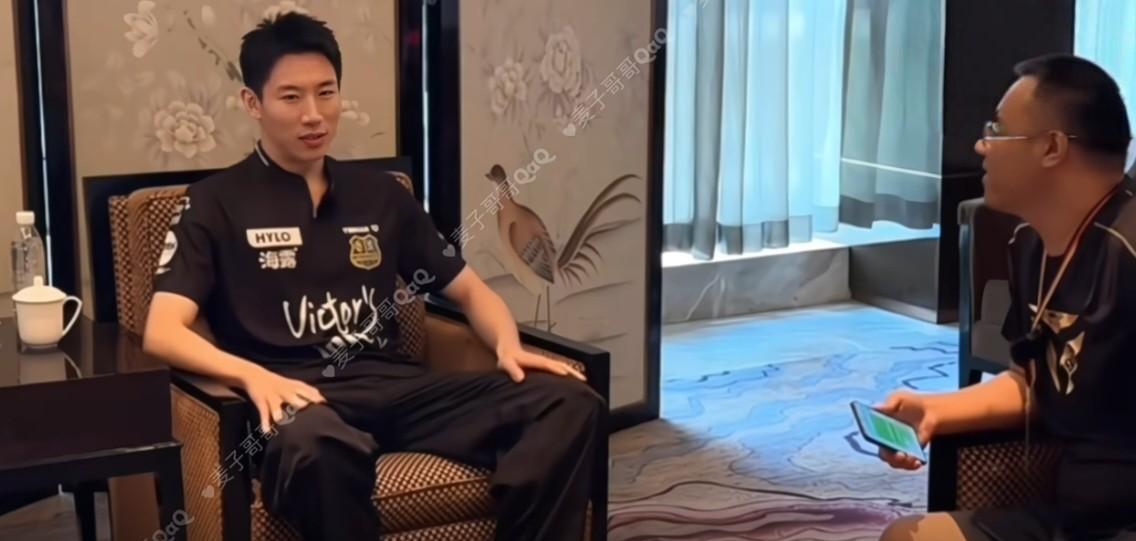 程靖淇采访被问到：当今乒坛谁最强大？程靖淇回应：这个问题很难回答，是一个双向选